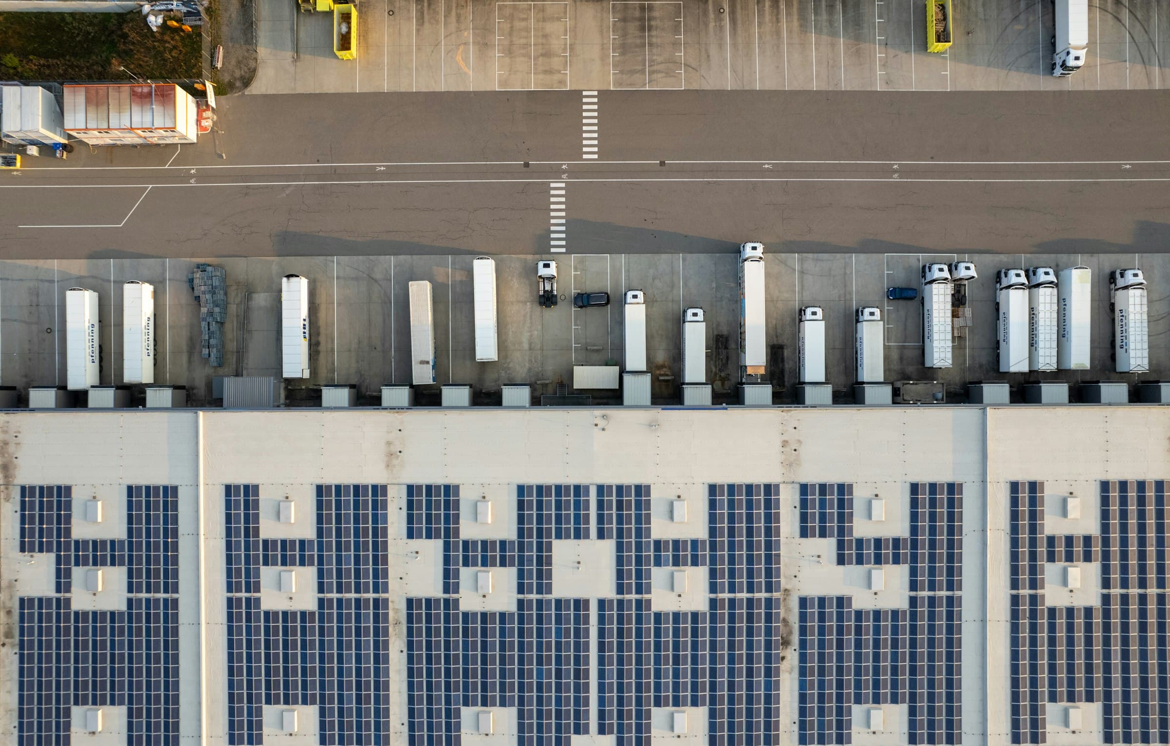 Trailers docked along a distribution warehouse, seen from above